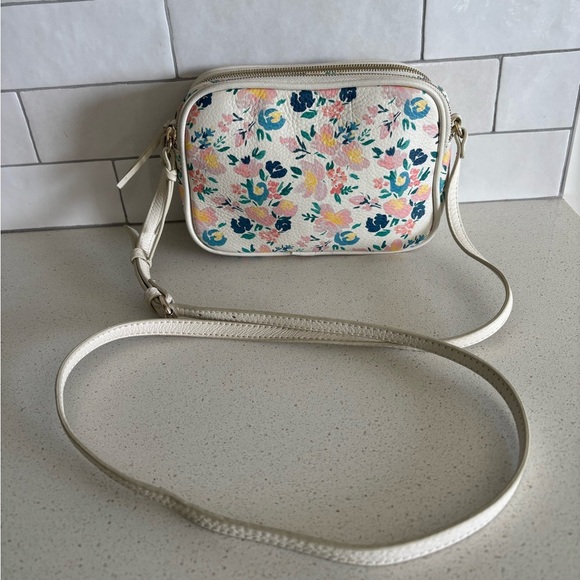 Mark and Graham Essential Camera Zip Crossbody Bag DITSY FLORAL FLOWER M… - Picture 1 of 10